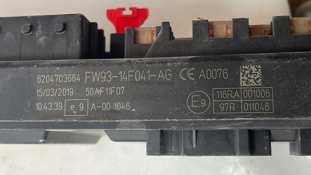 Fuse box - 2019 Jaguar XJ