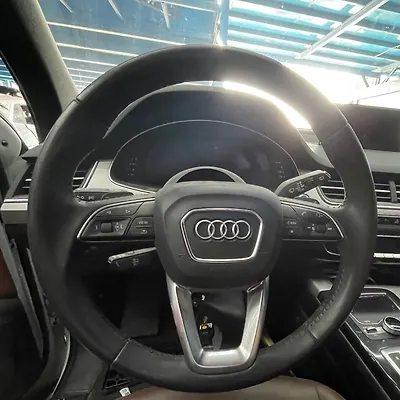 Steering wheel - 2019 Audi Q7