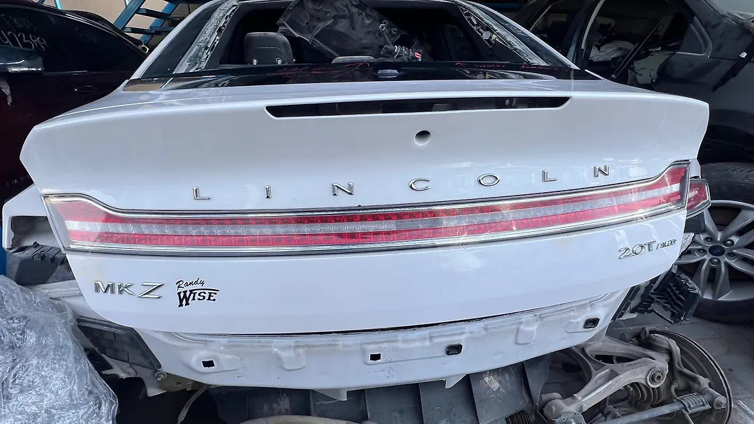 Tailgate - 2017 Lincoln MKZ