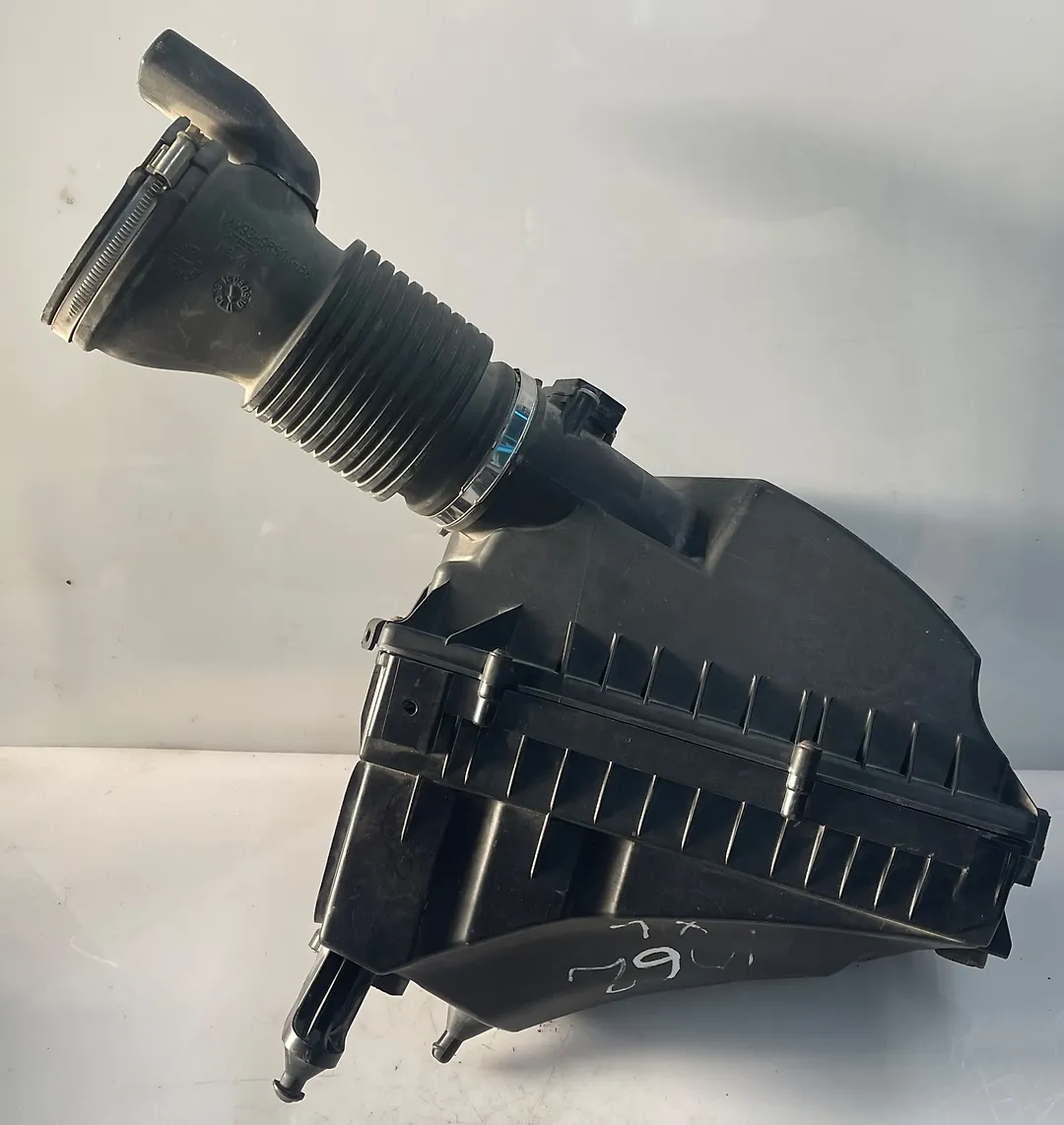 Air cleaner box(RH) - 2012 Jaguar XJ