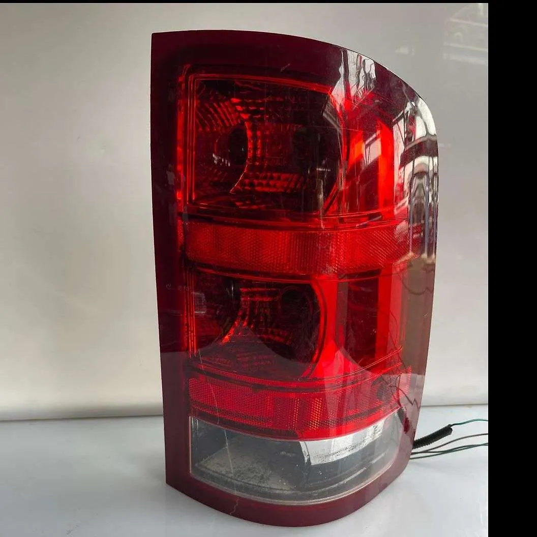 Tail Light (RH) - 2011 GMC Sierra SLE