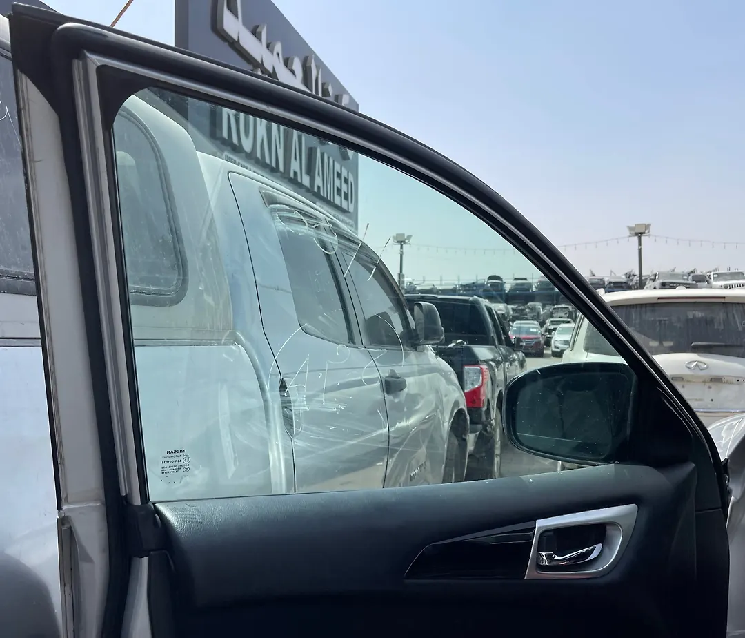 Door (LHF) - 2014 Nissan Pathfinder SE 3.5i