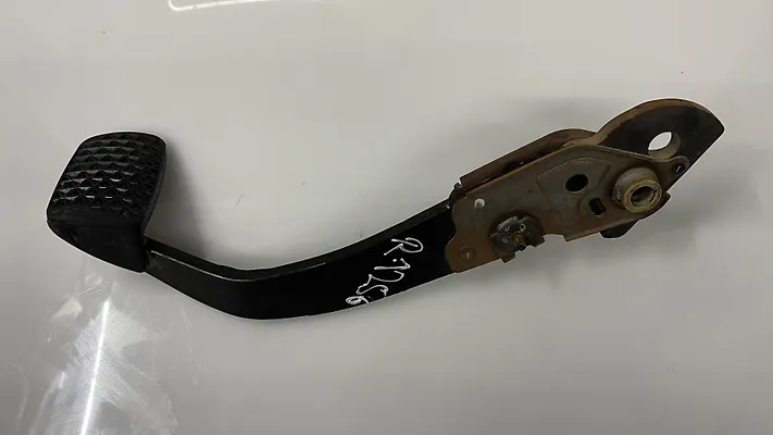 Pedal brake/clutch - 2010 Chevrolet Cruze LS