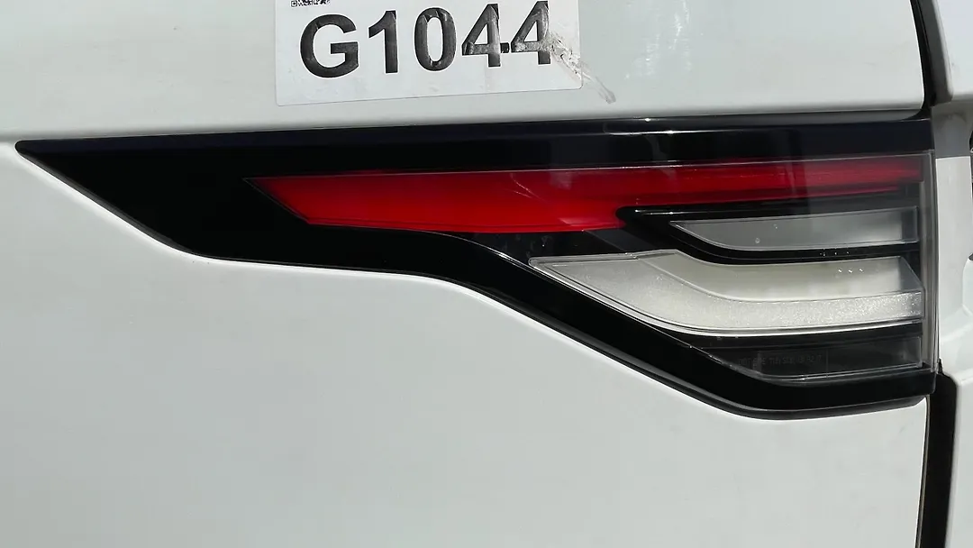 Tail Light (LH) - 2020 Land Rover DISCOVERY SE