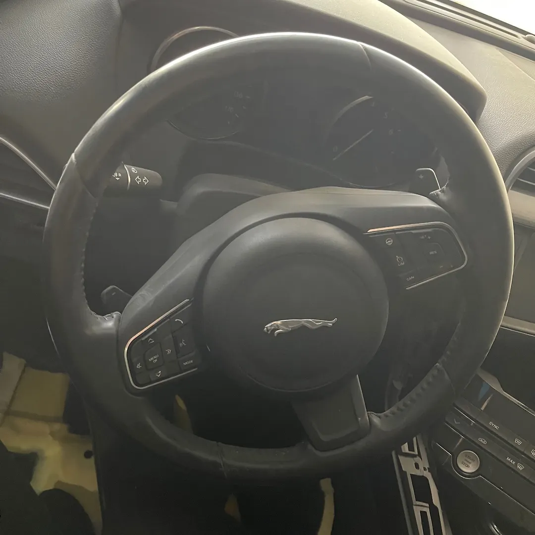 Steering wheel - 2018 Jaguar F PACE