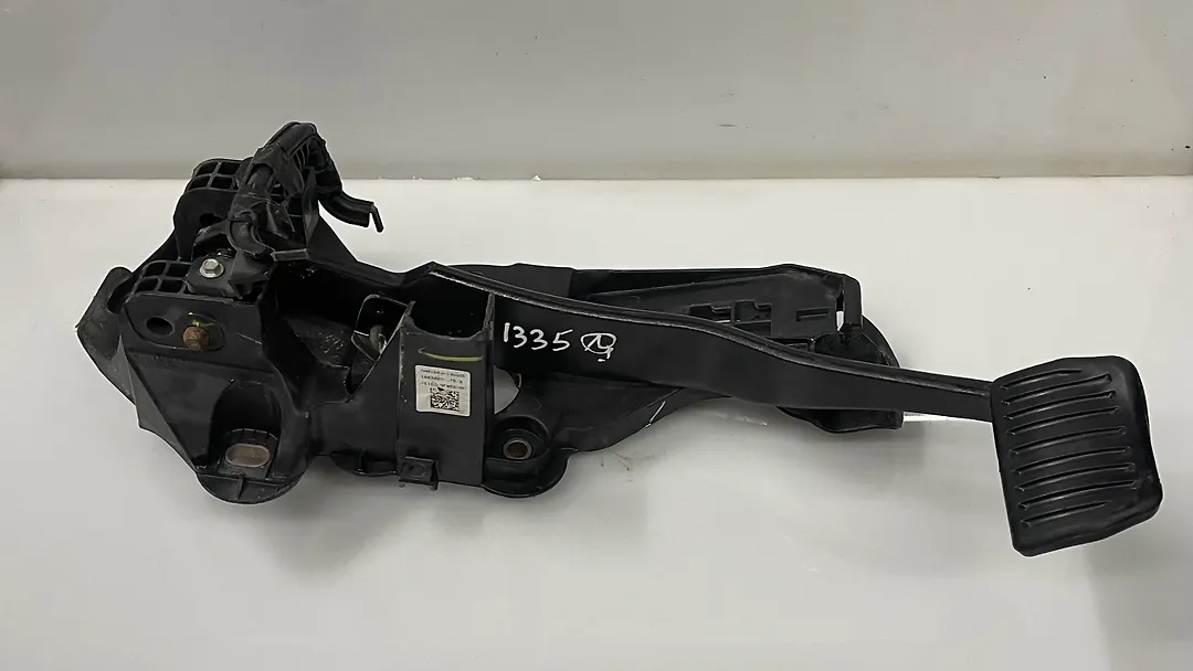 Pedal brake/clutch - 2016 Ford Edge SE