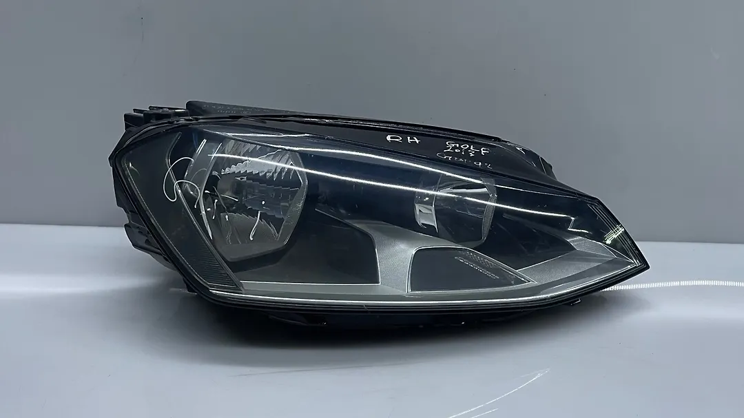 Headlight (RH) - 2014 Volkswagen Golf