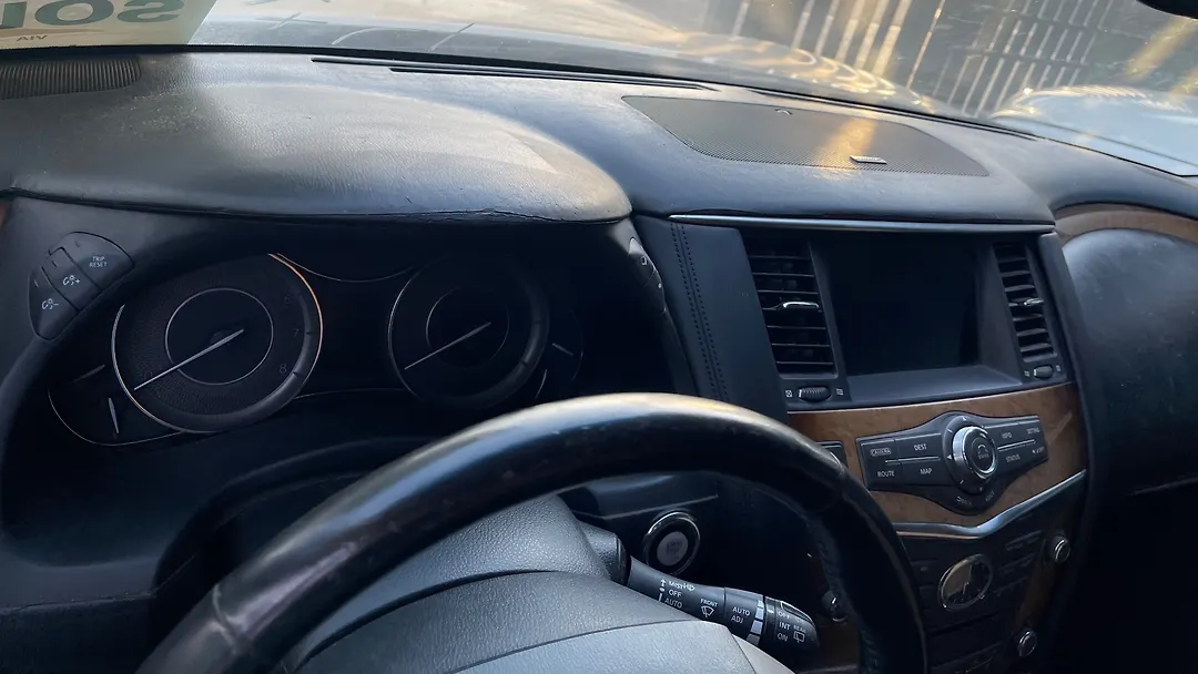 Dashboard  - 2011 Infiniti QX56 5.6i