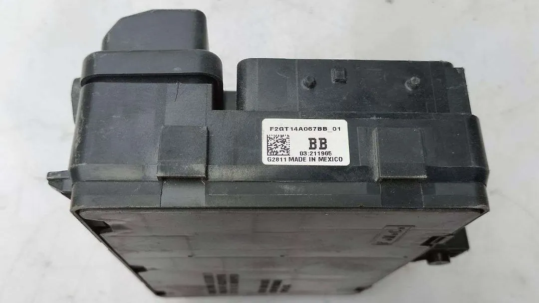 Fuse box - 2016 Lincoln MKX