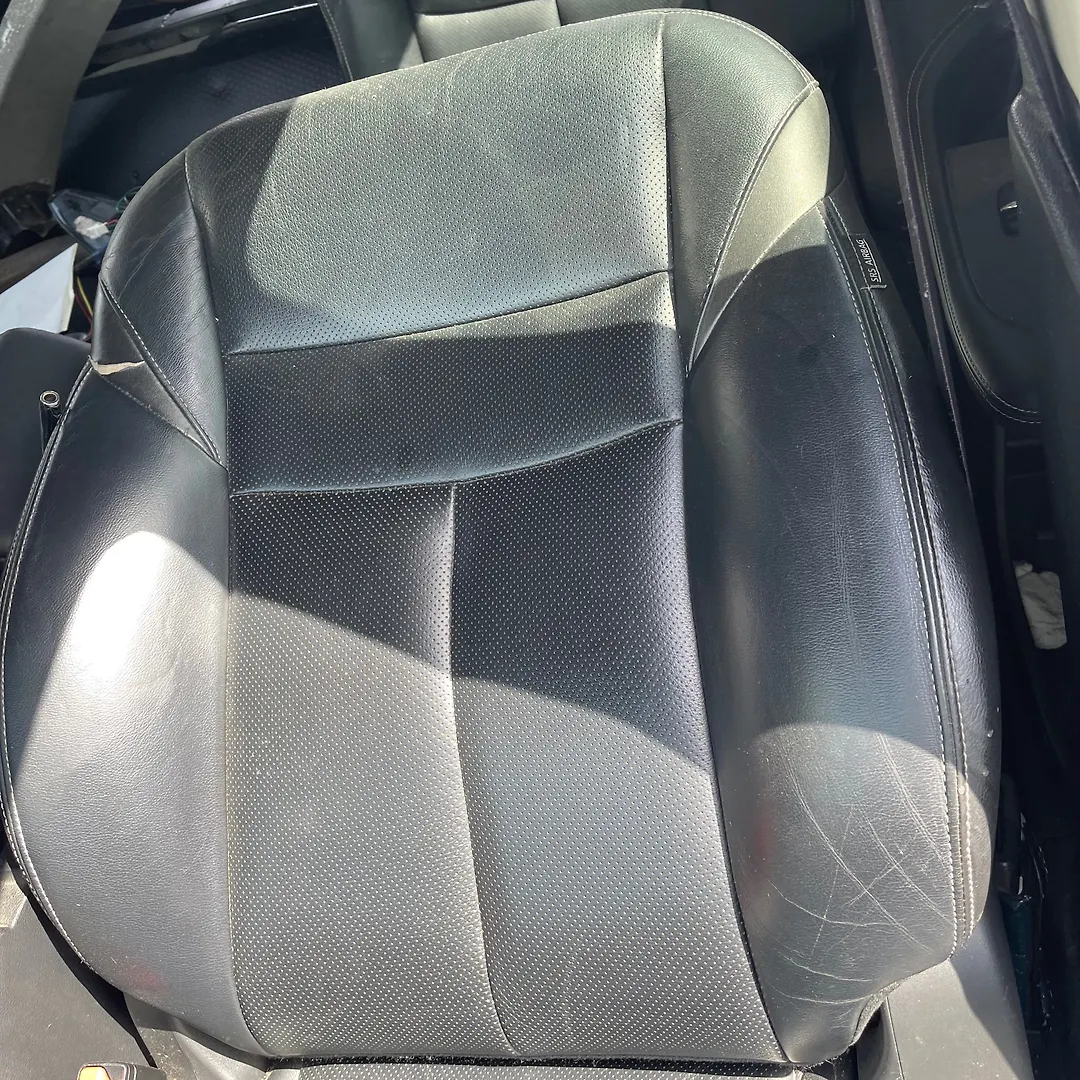 Front Seat (LHS) - 2015 Nissan Murano