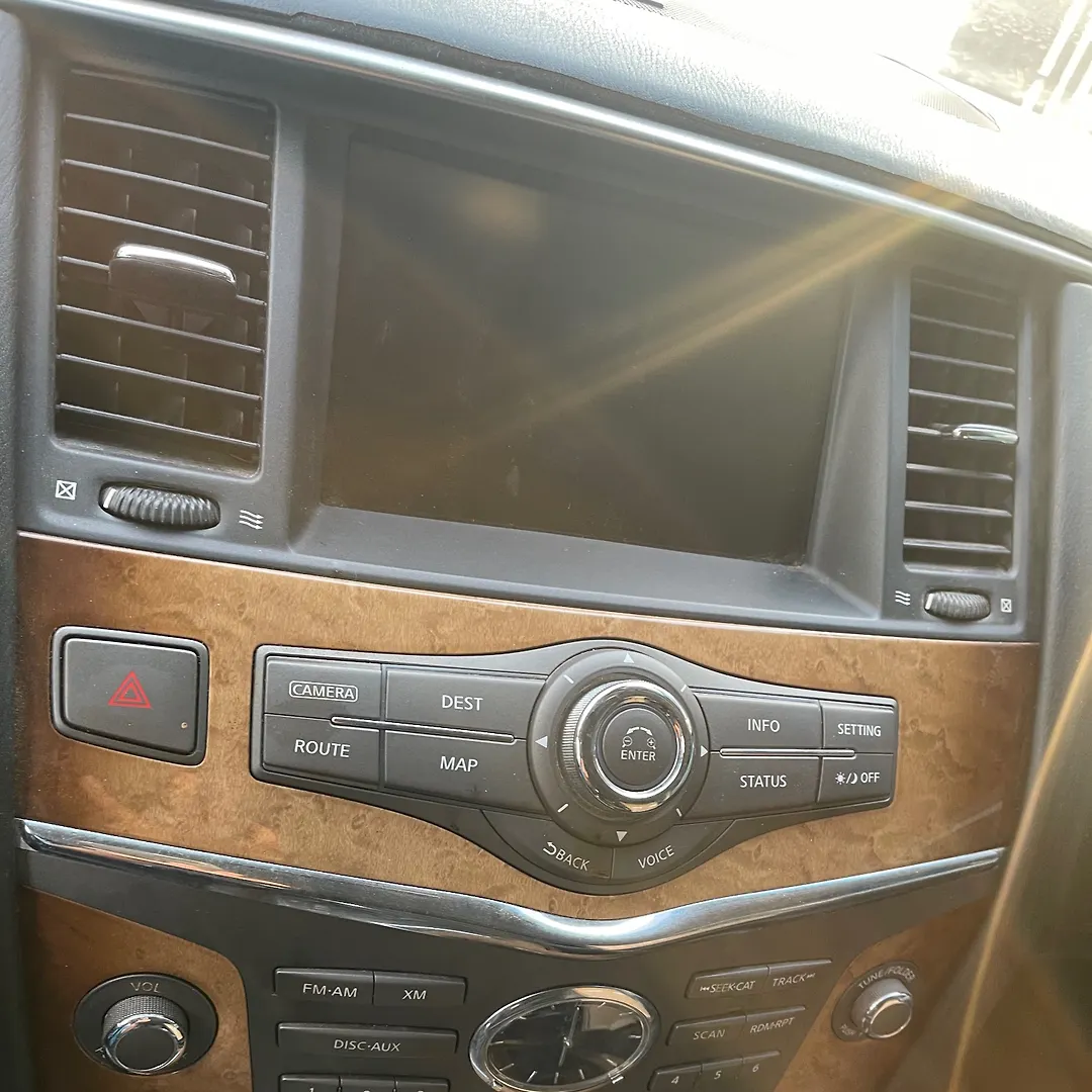 Info-gps-tv screen - 2011 Infiniti QX56 5.6i