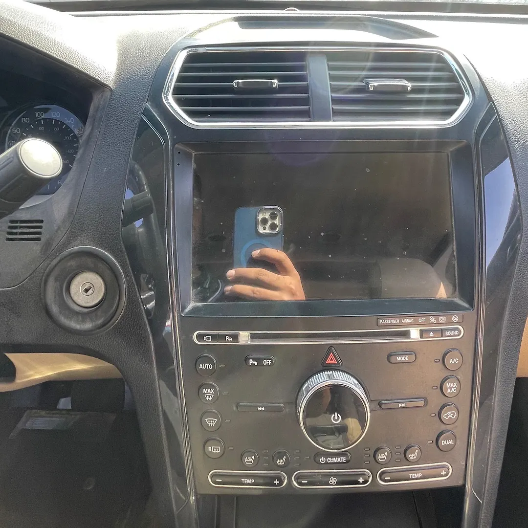 Info-gps-tv screen - 2017 Ford Explorer Base
