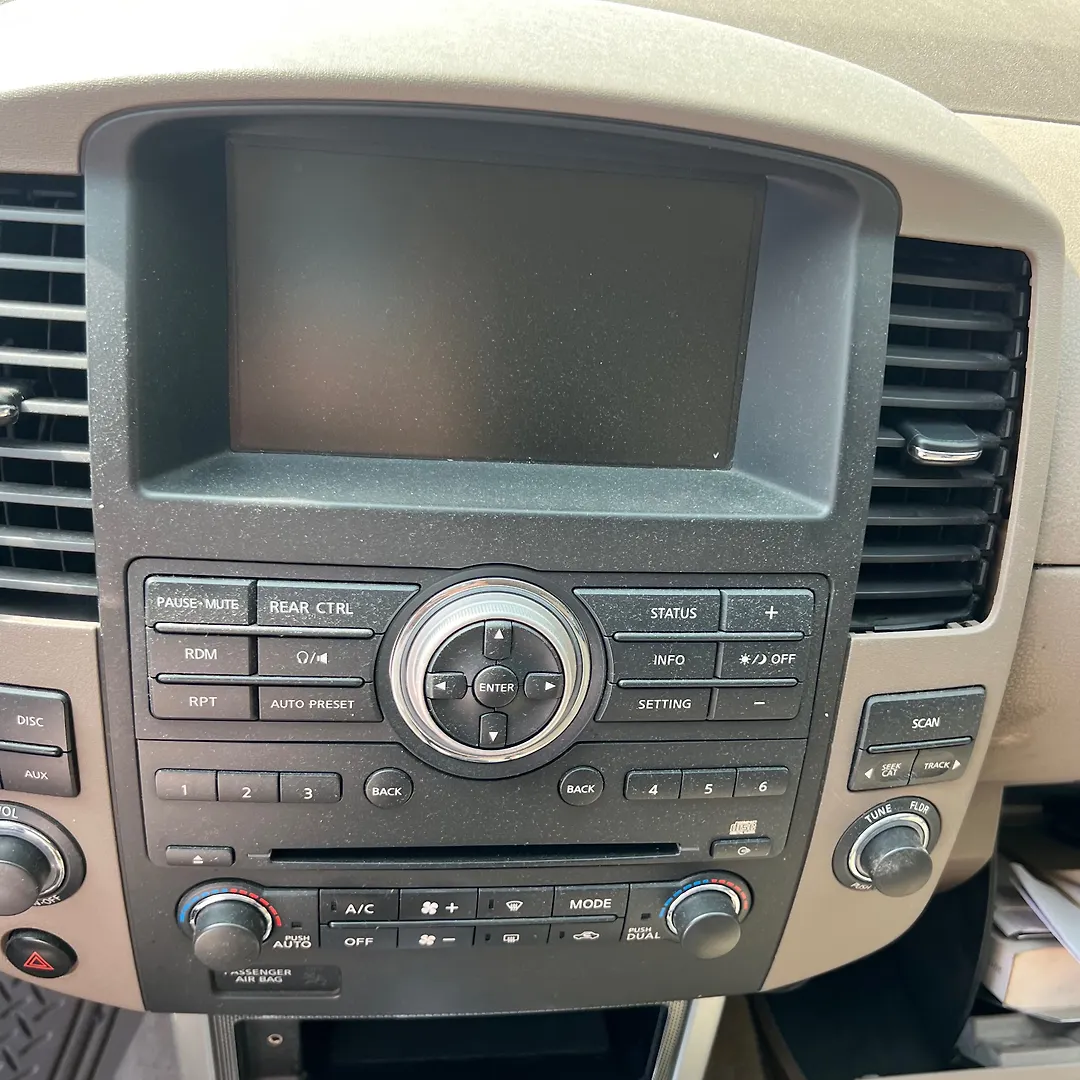 Info-gps-tv screen - 2011 Nissan Pathfinder 4.0