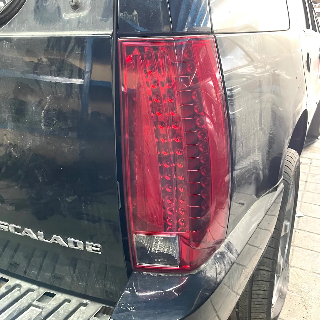 Tail Light (RH) - 2011 Cadillac Escalade Luxury