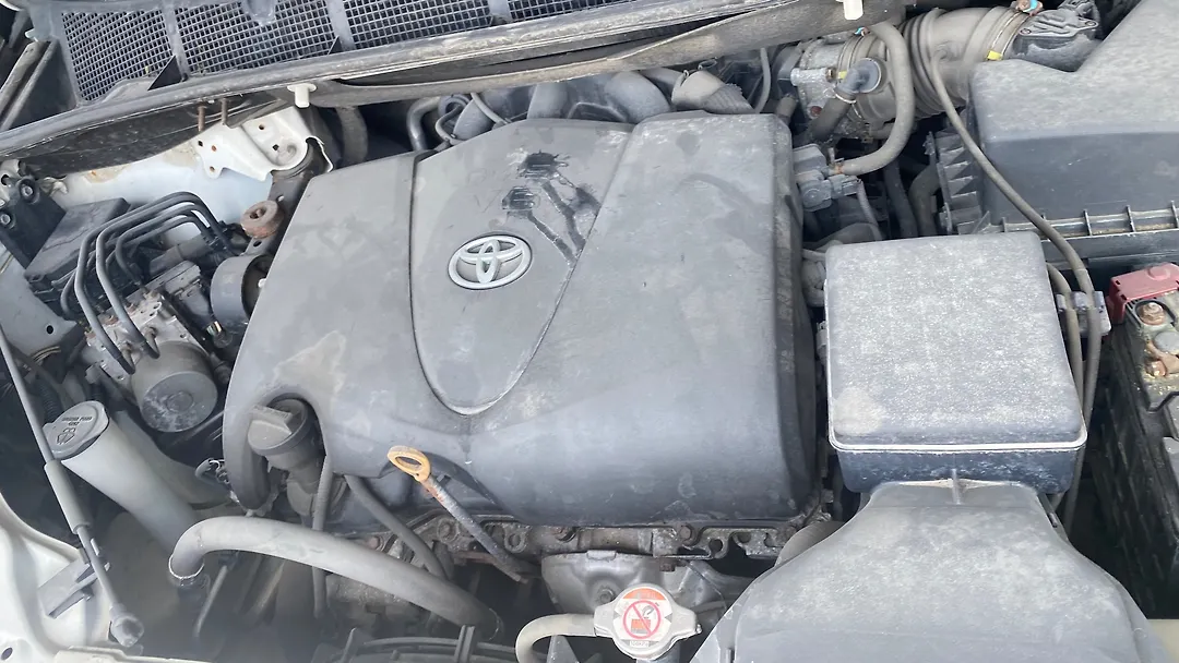Engine  - 2017 Toyota Sienna LE