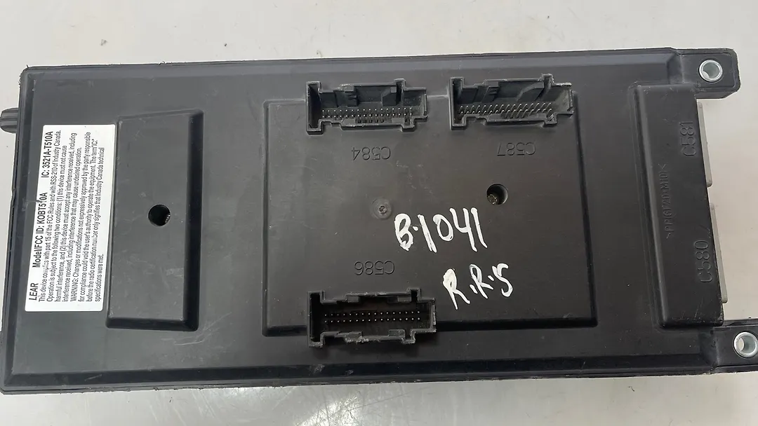 Fuse box - 2019 Jaguar XJ