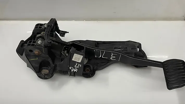 Pedal brake/clutch - 2016 Ford Edge SE