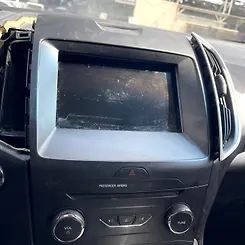 Info-gps-tv screen - 2015 Ford Edge SEL