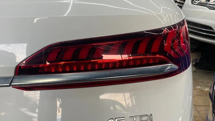 Tail Light (RH) - 2020 Audi Q7