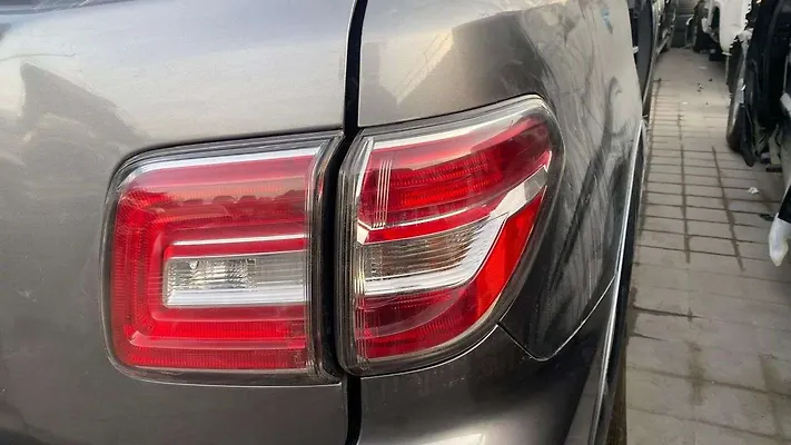 Tail Light (RH) - 2017 Nissan Armada 5.6i