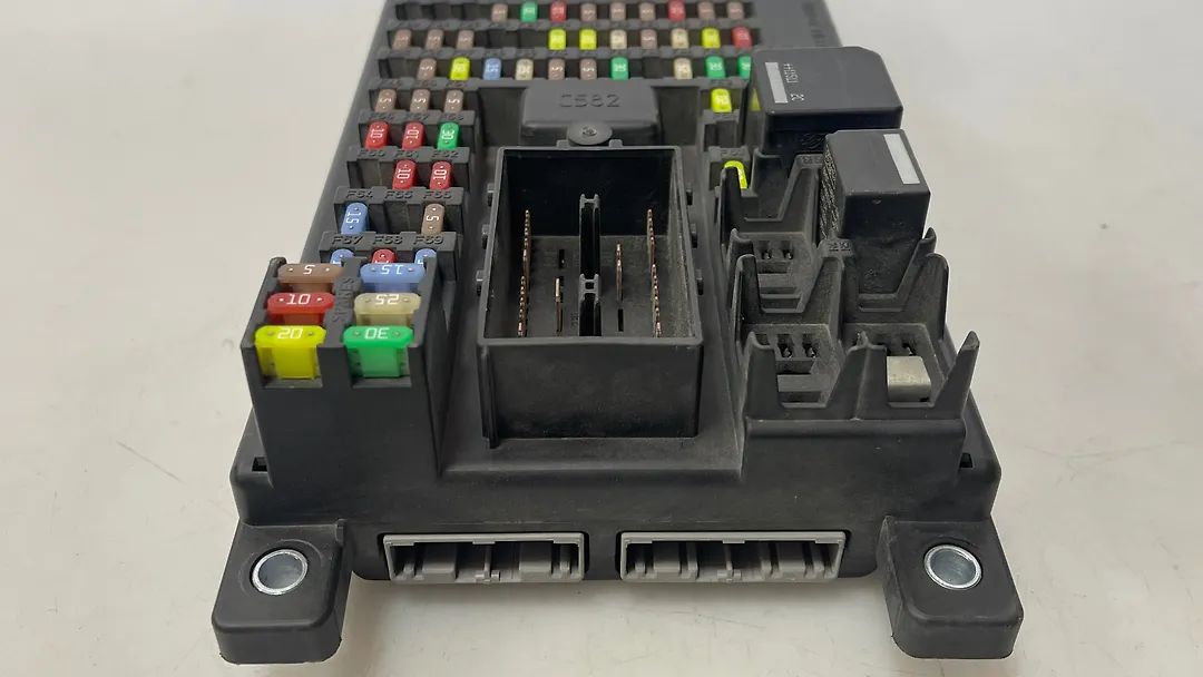 Fuse box - 2016 Land Rover DISCOVERY SPORT