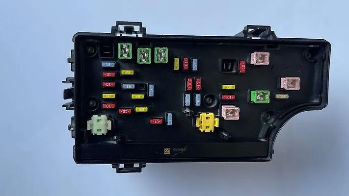 Fuse box - 2008 Dodge Caliber SE/SXT/SRT4/R/T