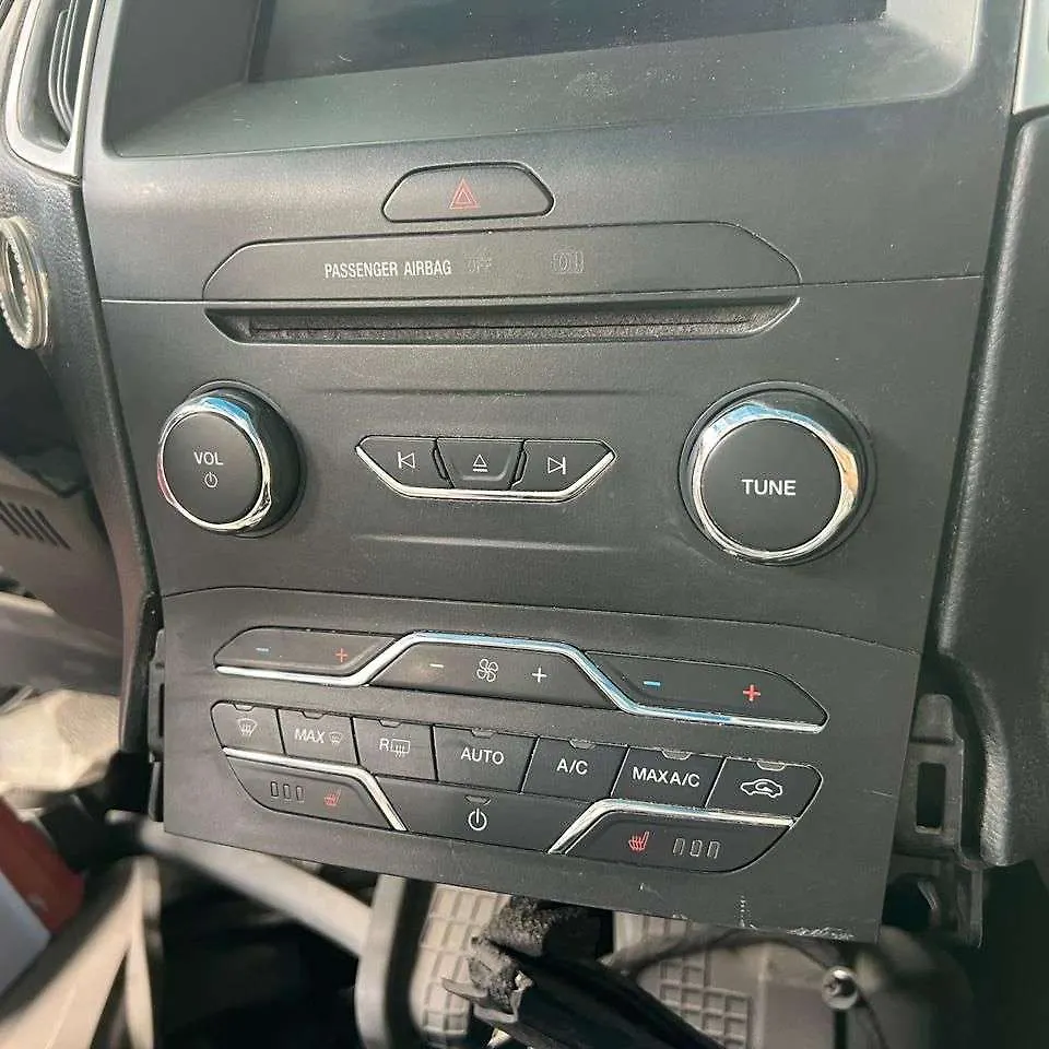 Info-gps-tv screen - 2015 Ford Edge