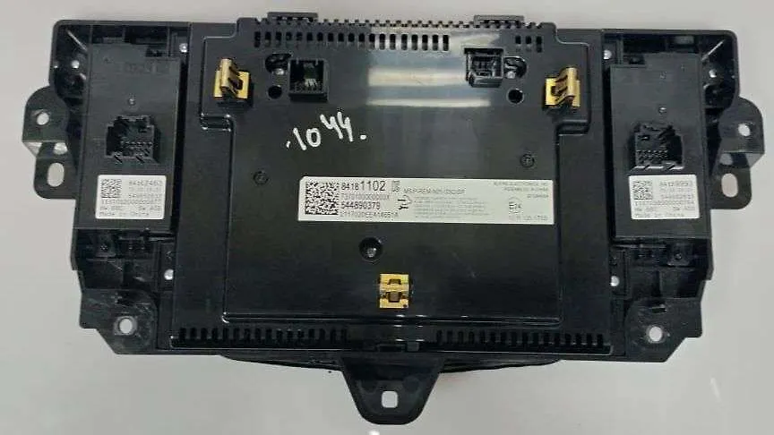 Info-gps-tv screen - 2017 Cadillac XT5