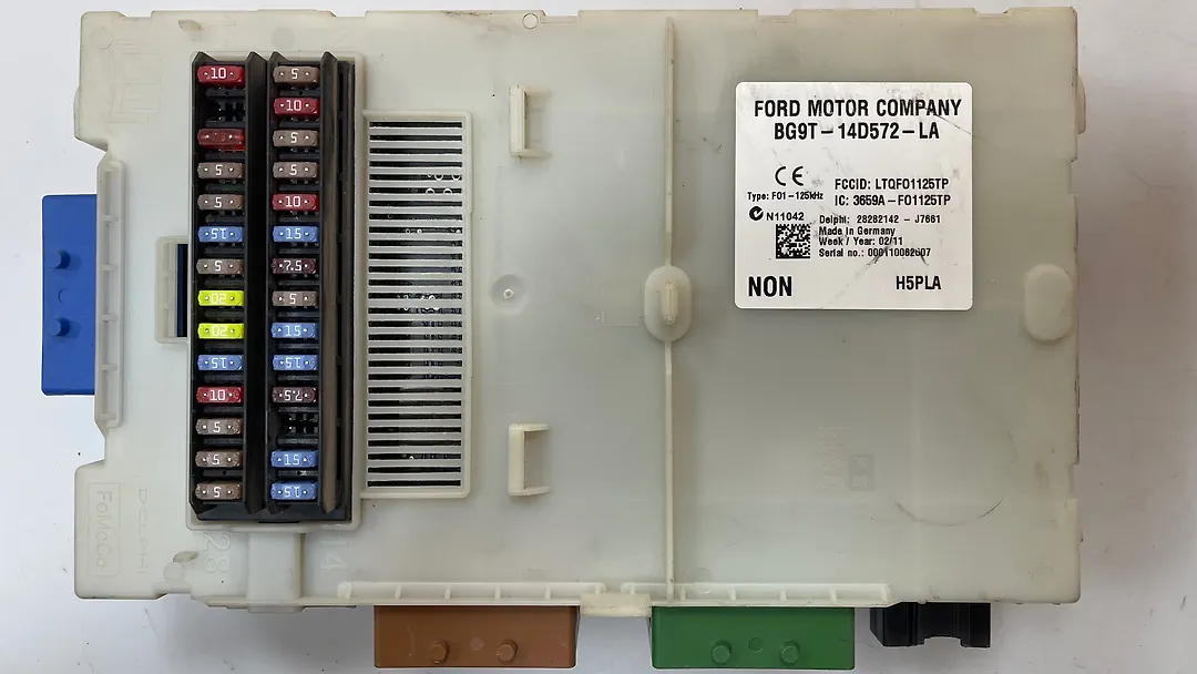 Fuse box - 2011 Land Rover LR2