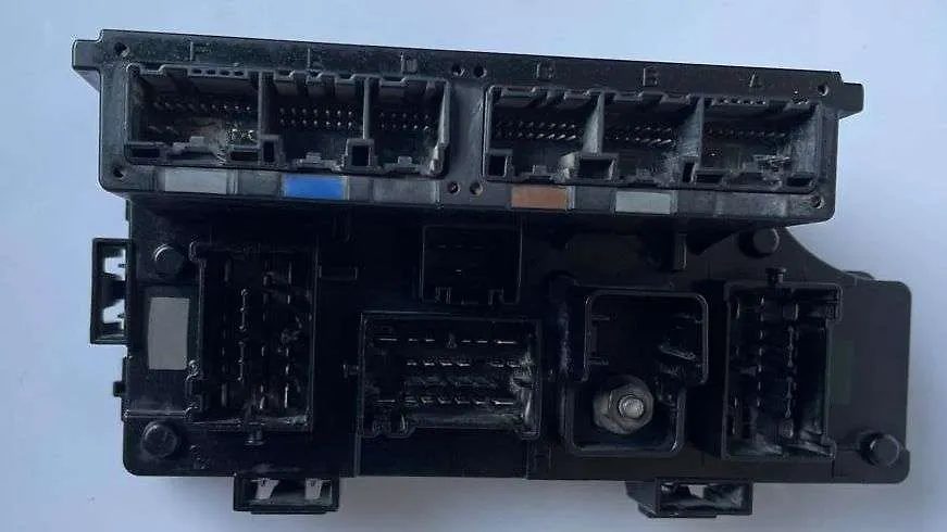 Fuse box - 2008 Dodge Caliber SE/SXT/SRT4/R/T