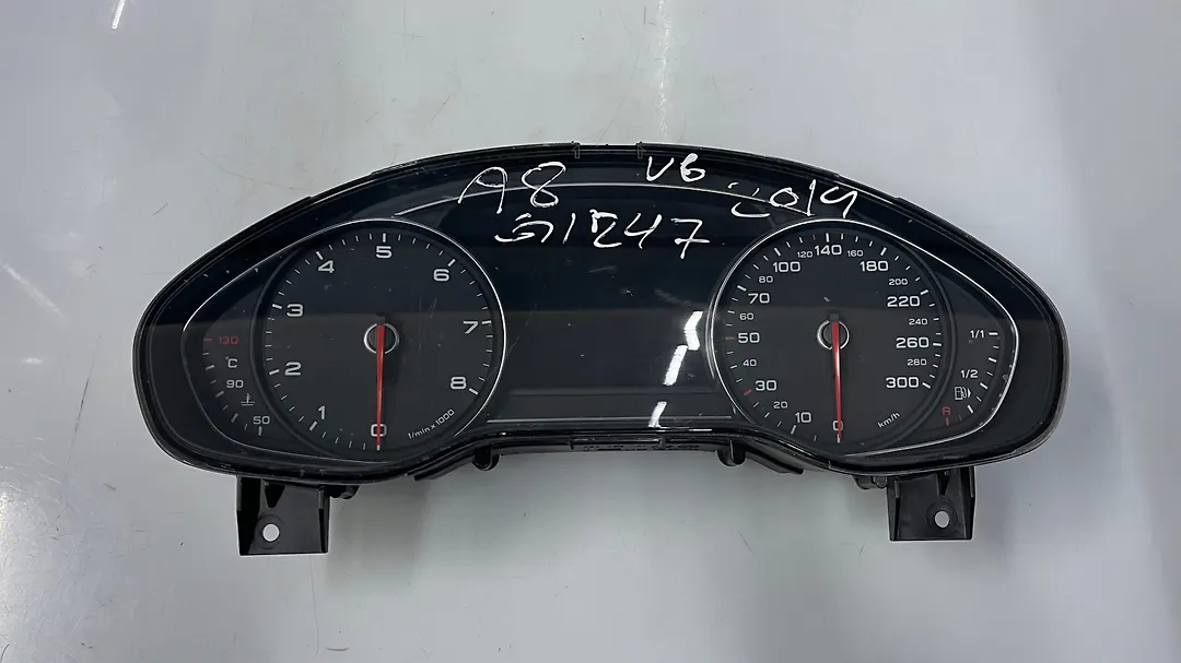 Speedometer - 2015 Audi A8