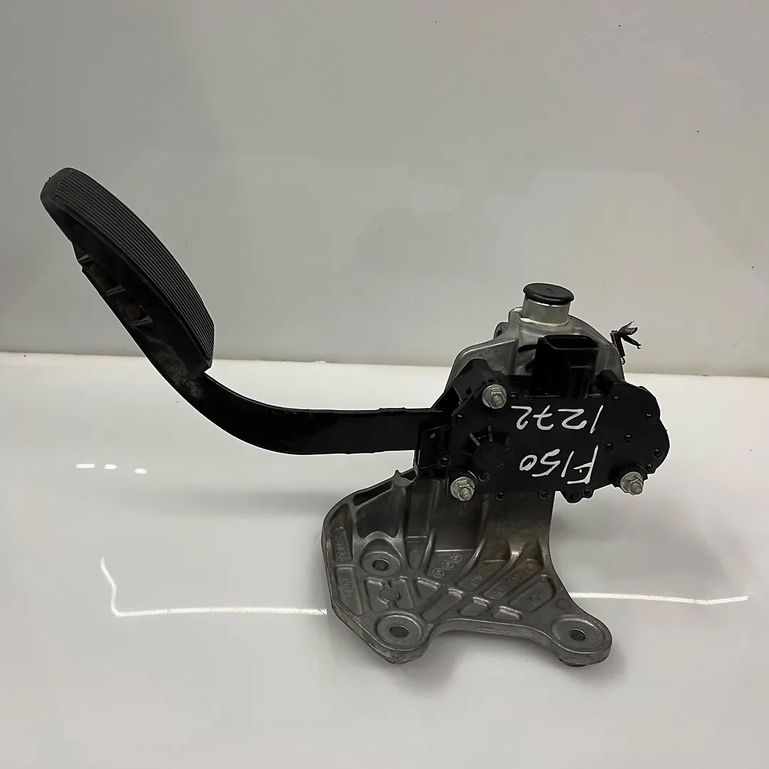 Accelerator pedal - 2006 Lincoln Mark LT