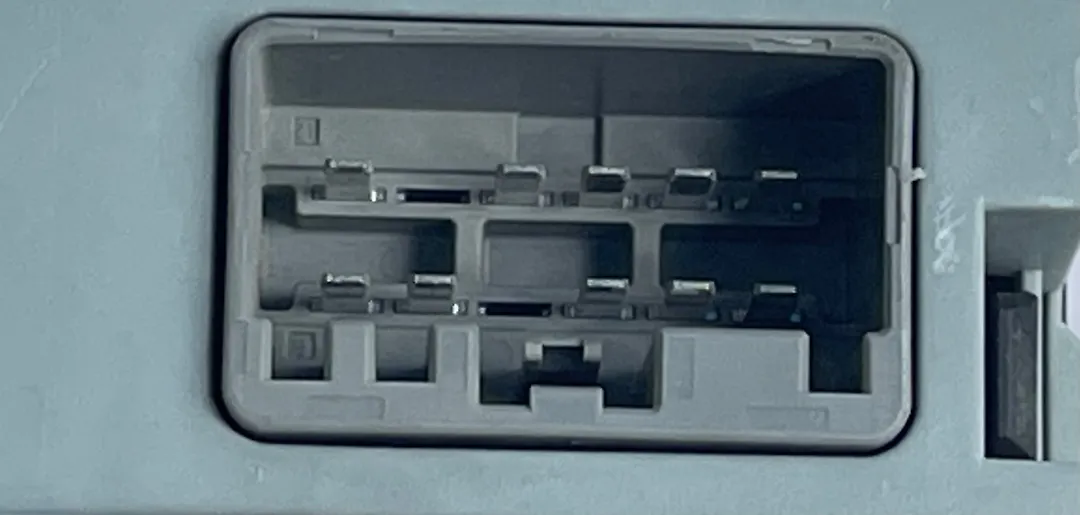 Fuse box - 2014 Land Rover RANGE ROVER SPORT