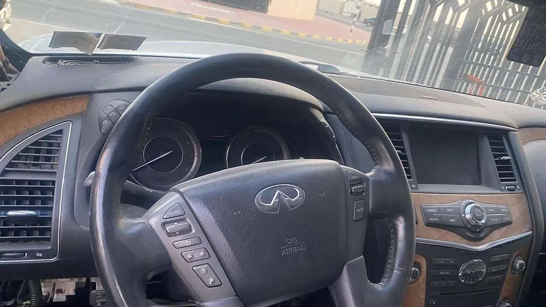 Dashboard  - 2011 Infiniti QX56