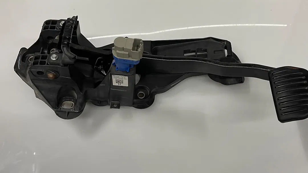 Pedal brake/clutch - 2017 Lincoln Continental Livery