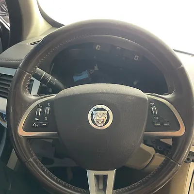 Steering wheel - 2013 Jaguar XF