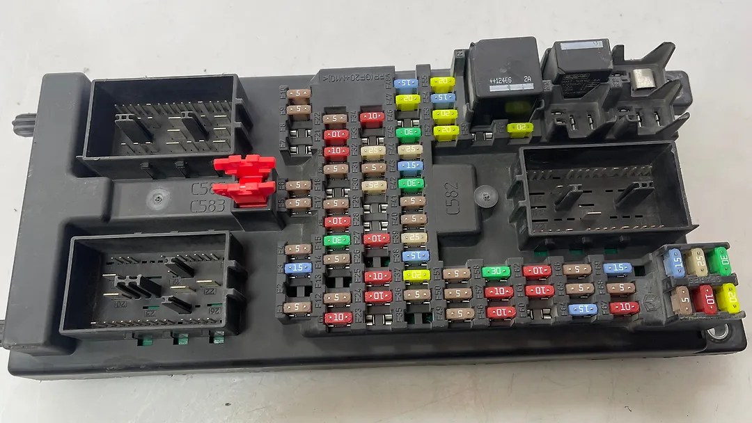 Fuse box - 2019 Jaguar XJ