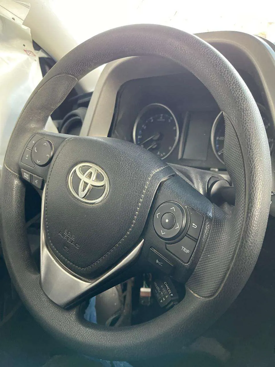Steering wheel - 2018 Toyota RAV4 2.5