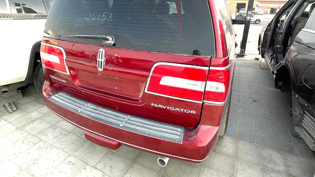 Rear Bumper - 2014 Lincoln Navigator
