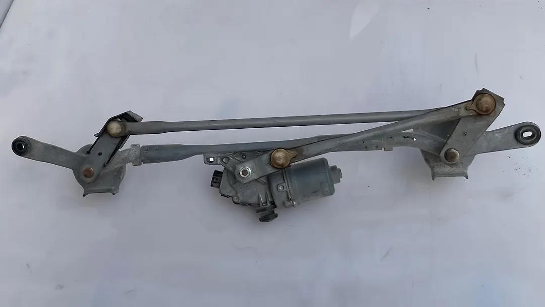 Windshield wiper motor - 2017 GMC Acadia SLE