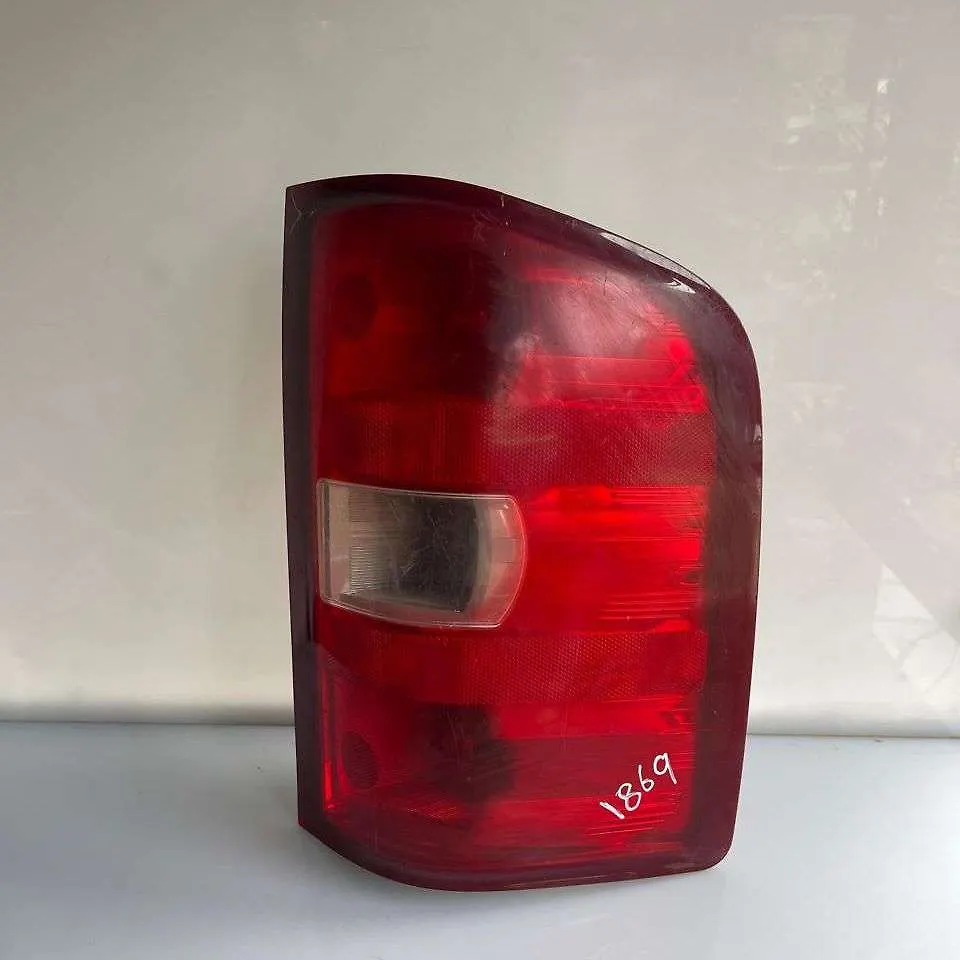 Tail Light (RH) - 2011 Chevrolet SILVERADO LTZ
