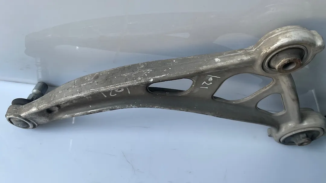 Upper arm (RH) - 2015 Nissan Murano