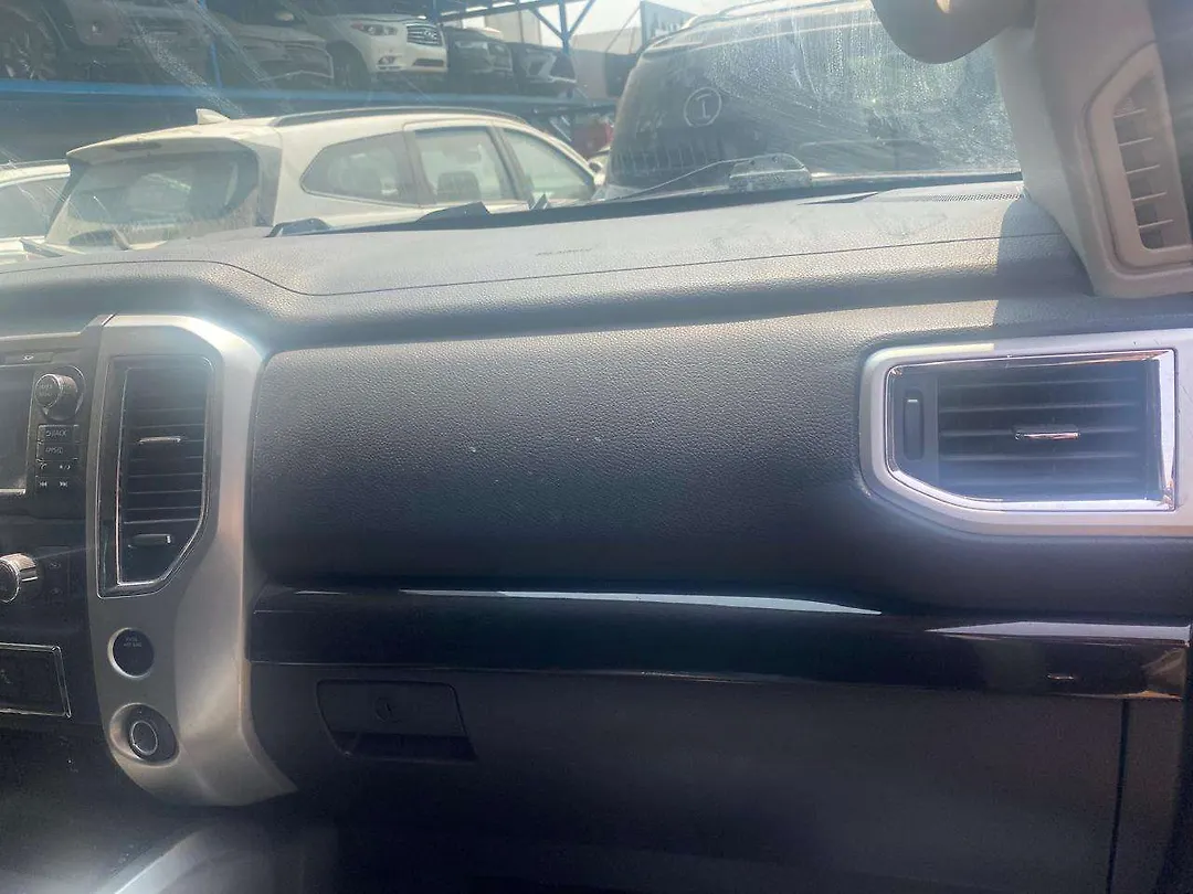 Dashboard  - 2018 Nissan Titan