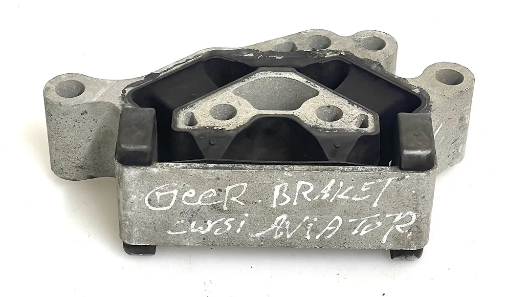 Mount bracket - 2020 Lincoln Aviator Standard