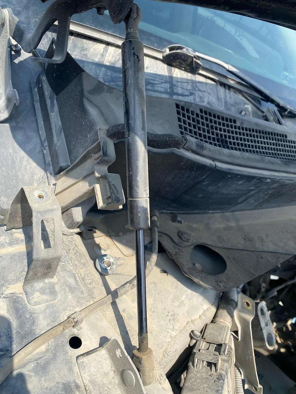 Bonnet Jumping - 2015 Infiniti QX60