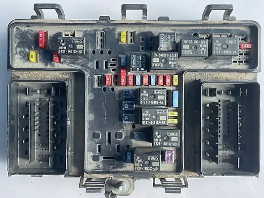 Fuse box - 2016 Ford Edge