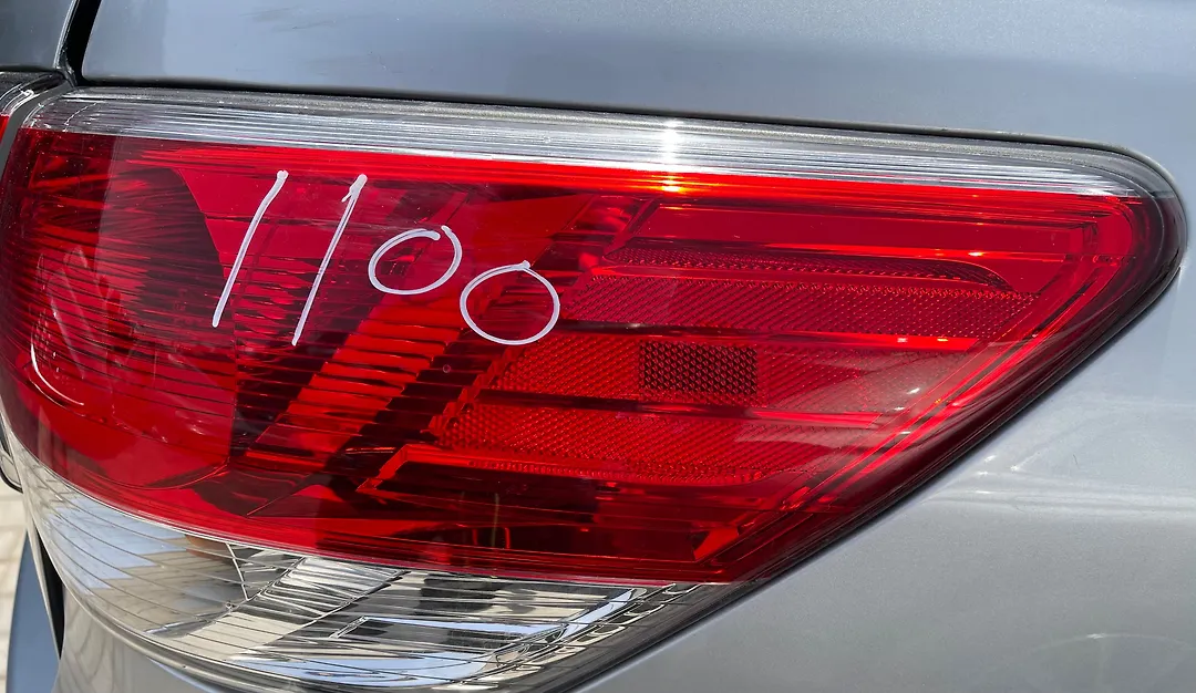 Tail Light (RH) - 2014 Nissan Pathfinder SE 3.5i