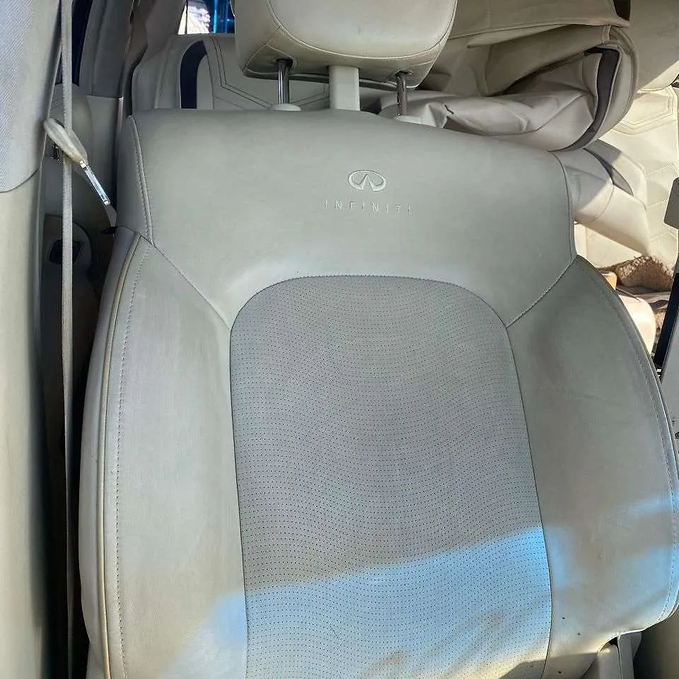 Front Seat (RHS) - 2011 Infiniti QX56