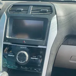 Info-gps-tv screen - 2013 Ford Explorer Limited