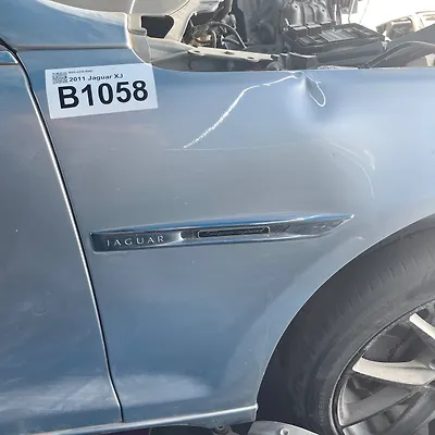 Fender (LHF) - 2011 Jaguar XJ